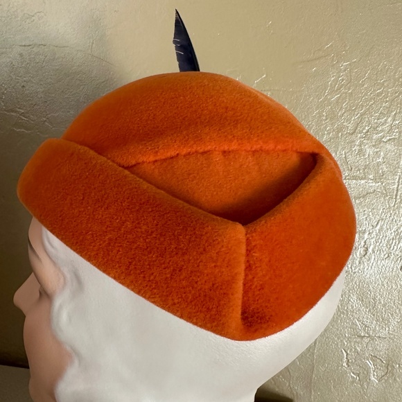 IMPOSING 1950s' DESIGNER MR. JOHN ORANGE FELT CLOCHE + NAVY/WHITE FEATHERS - Picture 5 of 11